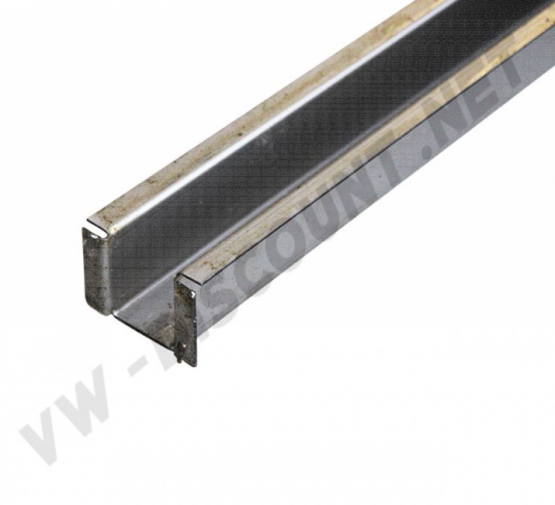 Remplacez la section chapeau haut de forme sous plancher nervuré de votre pick-up (simple et double cabine) jusqu'à 07/79 avec ces profilés de qualité. Assurez la solidité du plancher de chargement supérieur de votre camionnette. Référence: 261801803.